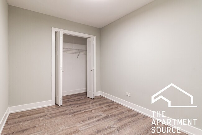 Building Photo - 445 W Barry Ave