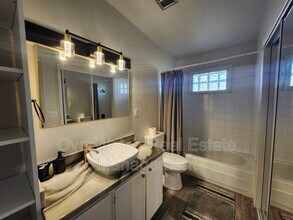 Building Photo - 3105 W 33rd Ave