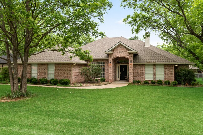 Foto del edificio - 8911 Hickory Hill Dr