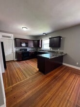 Building Photo - 405 S Ellis St