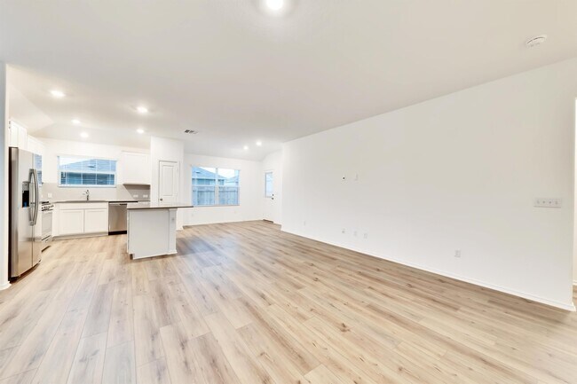 Building Photo - 113 River Rise Rd
