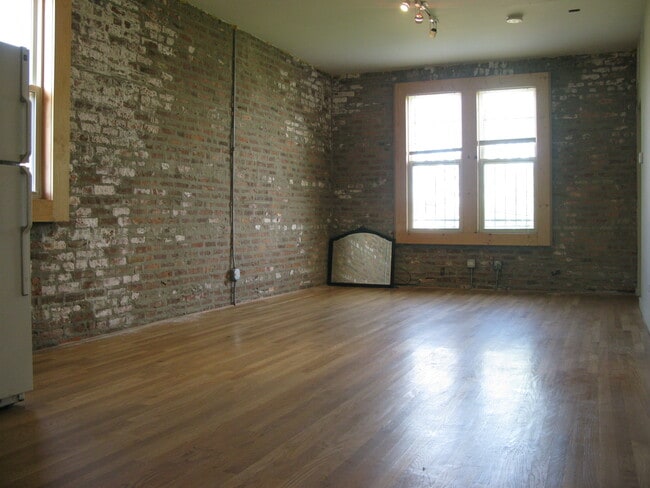 Foto del edificio - 3213 S Lituanica Ave