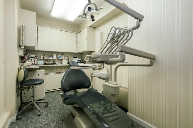 Interior Photo - Belmont 79