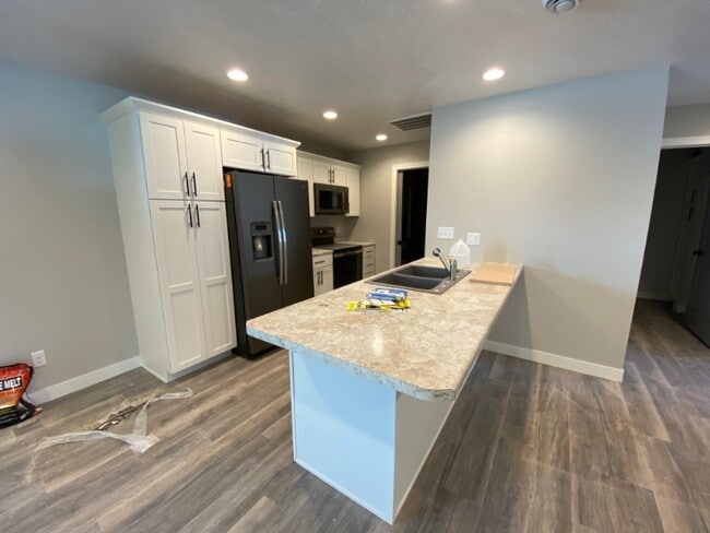 Building Photo - 2920 Sportsmans Dr