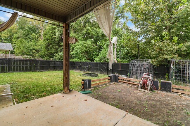 Building Photo - 515 Somerset Ln