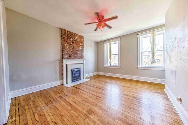 Building Photo - 3537 Giles 2F