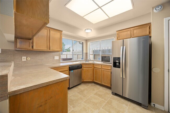 Building Photo - 2331 Ridgemont Dr