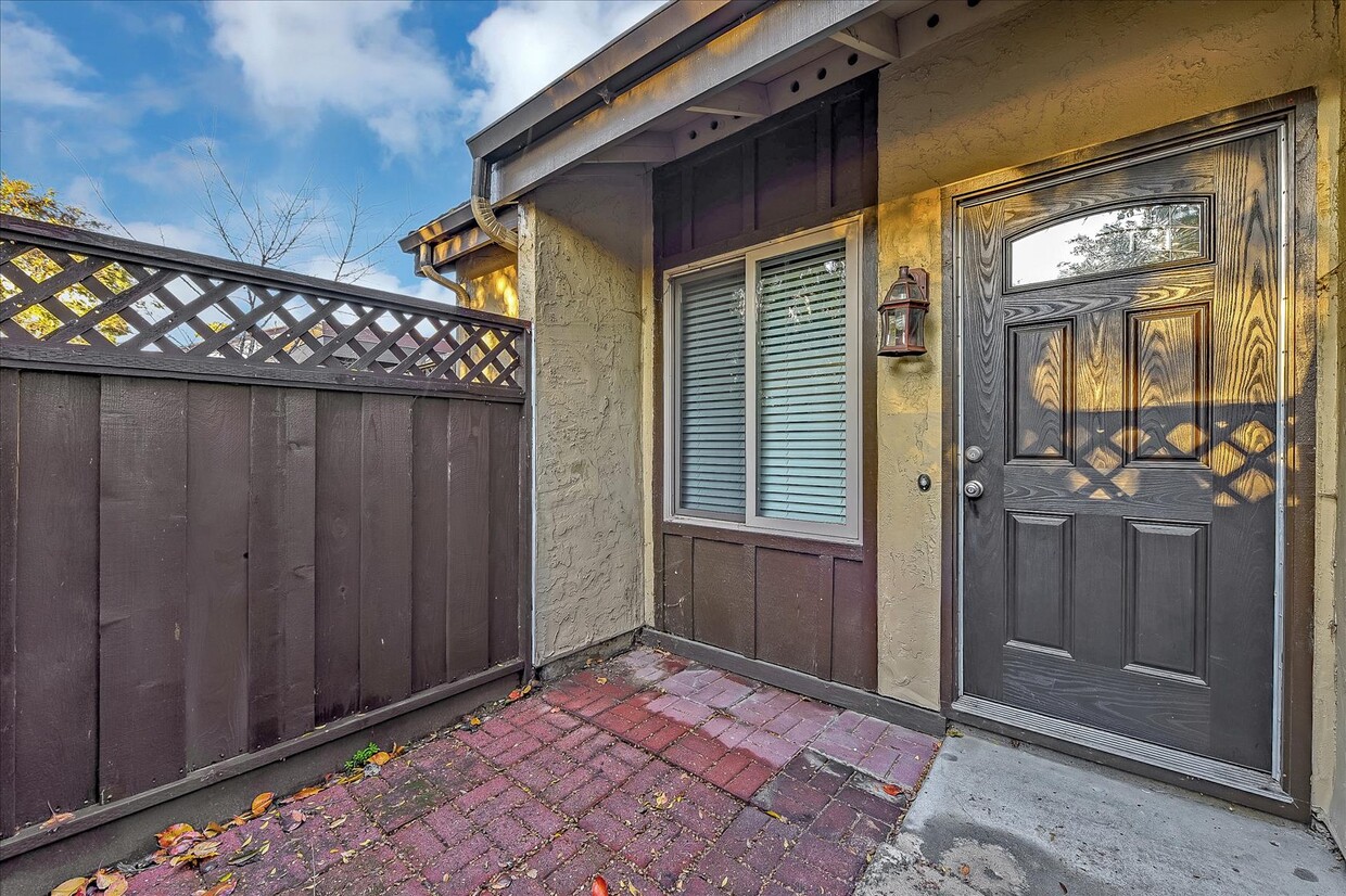 Foto principal - 2303 Lava Dr