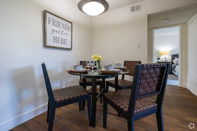 1 BD, 1 BA - 720SF - The Reserve