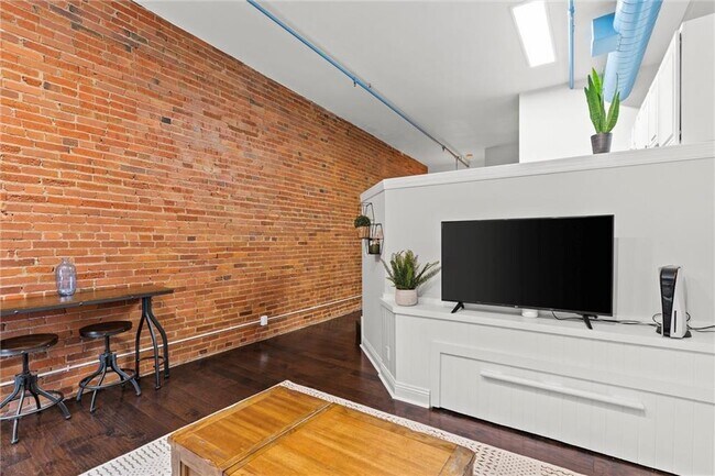 Foto del edificio - 700 Broadway Blvd