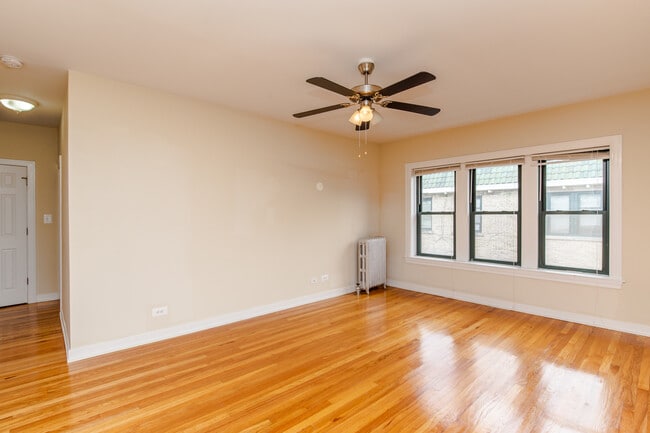 Building Photo - 4843 N Wolcott Ave