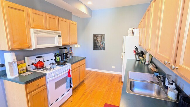 Foto del edificio - 3719 W Byron St