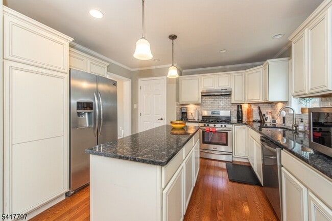 Building Photo - 78 Western Ave