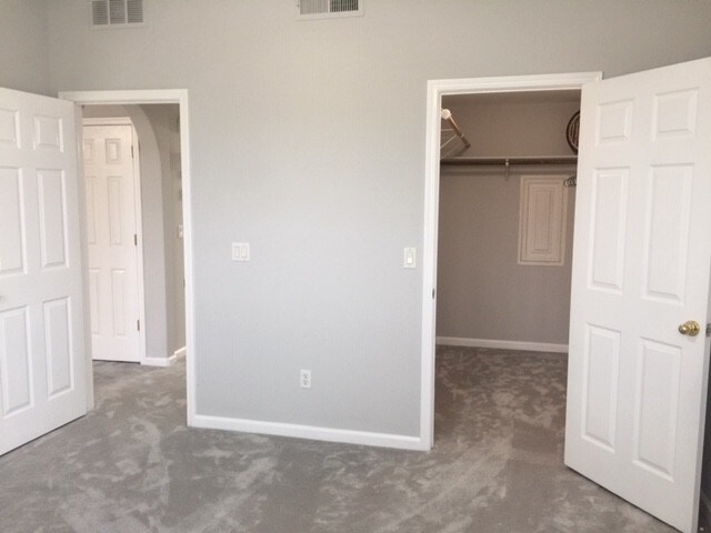 Building Photo - 6571 Hearthstone Cir