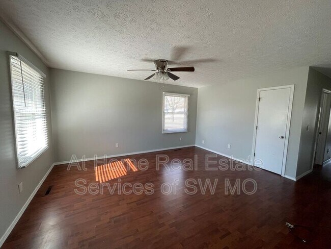 Foto del edificio - 1137 E Meadowmere St