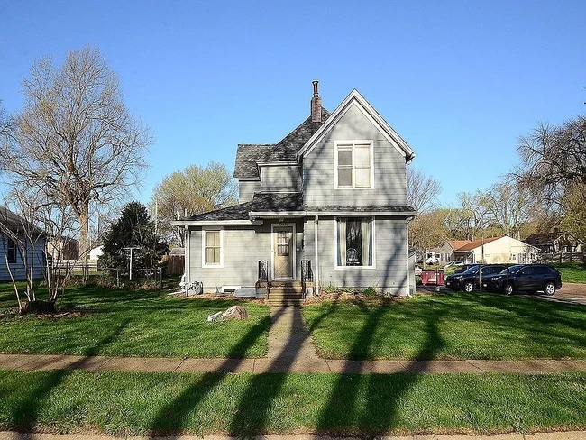 Building Photo - 2202 S Warren St