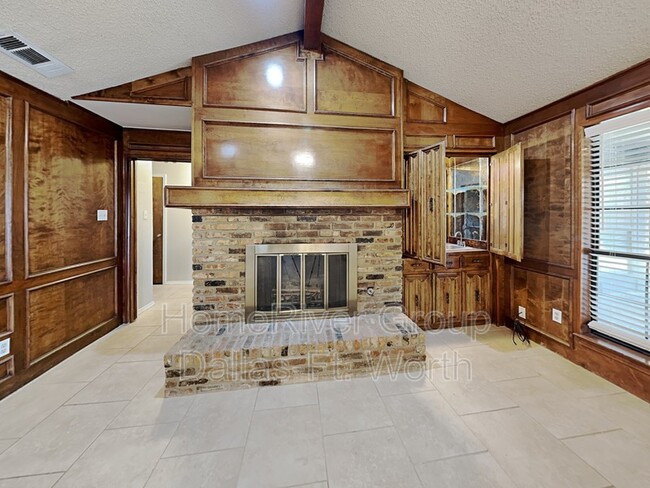 Building Photo - 1108 Huntington Dr