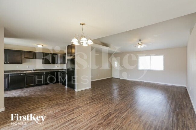 Foto del edificio - 1007 W 10th St