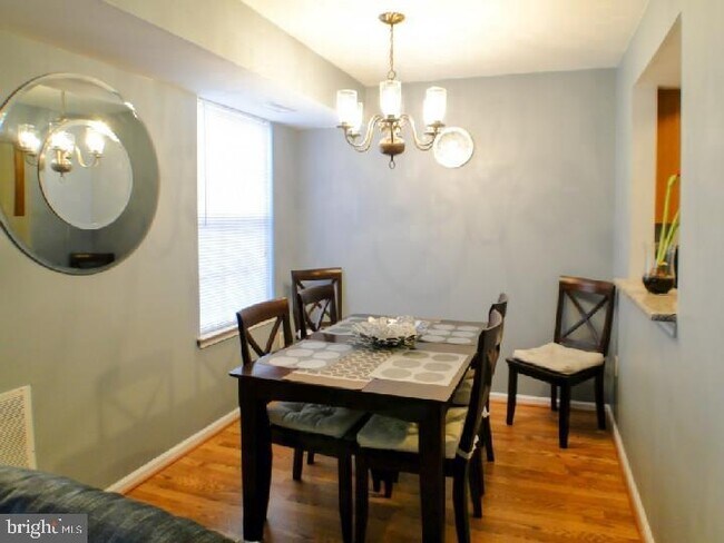 Foto del edificio - 393 Redbud Ct