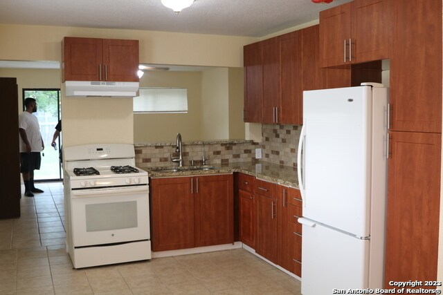 Primary Photo - 651 Aurora-