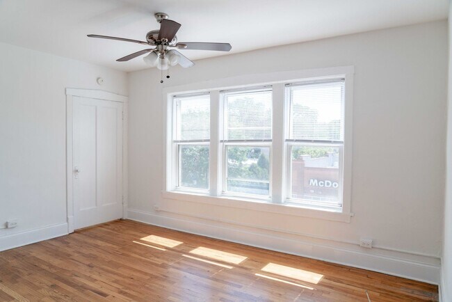 Foto del edificio - Albany Park - 1 Bed / 1 Bath - Dog Friendly!