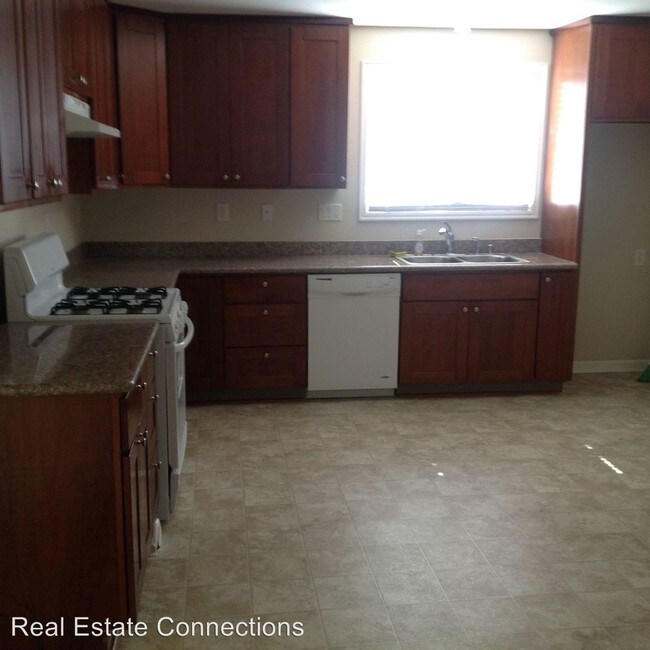 Building Photo - 244 Chalet Ave