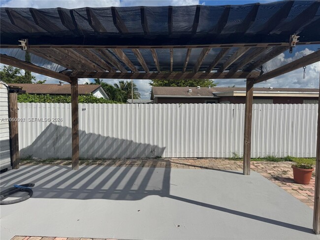 Foto del edificio - 10835 SW 154th Terrace