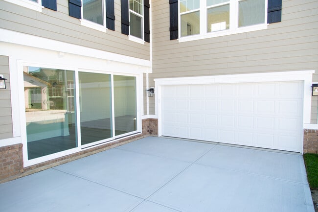 Building Photo - 14275 Larson Dr