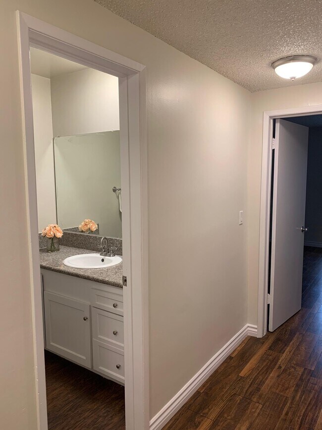 The Empress Apartments Apartments in Van Nuys, CA