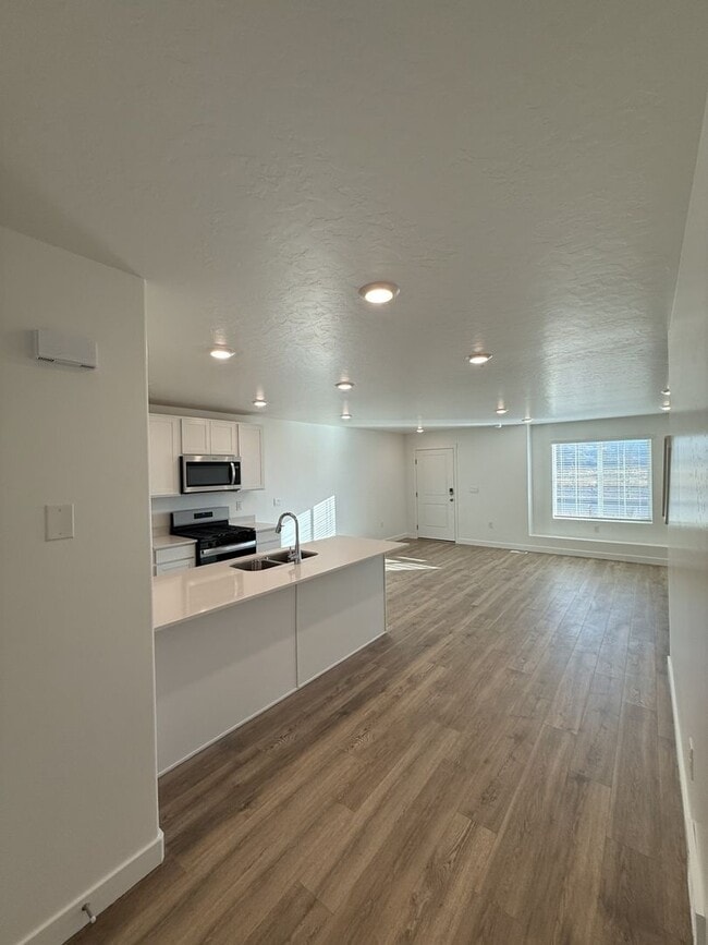 Foto del edificio - Beautiful Town Home in Salem, UT