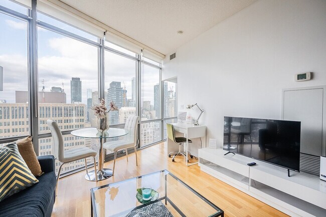 Photo du bâtiment - 832 Bay St.