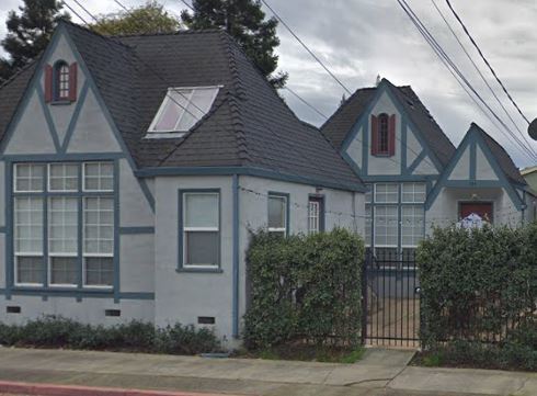Front / Gated entrance - 504 D St