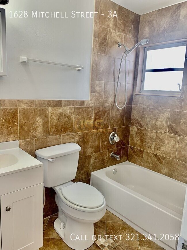 Foto del edificio - 1628 Mitchell St