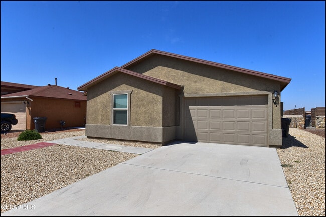 Building Photo - 741 Nuevo Desierto Dr