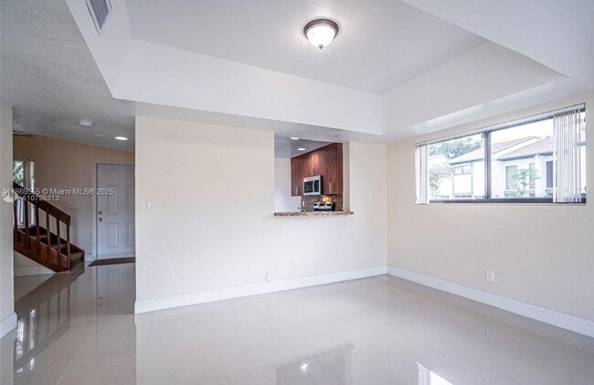 Foto del edificio - 636 NE 195th St