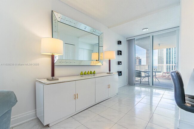 Foto del edificio - 121 Golden Isles Dr