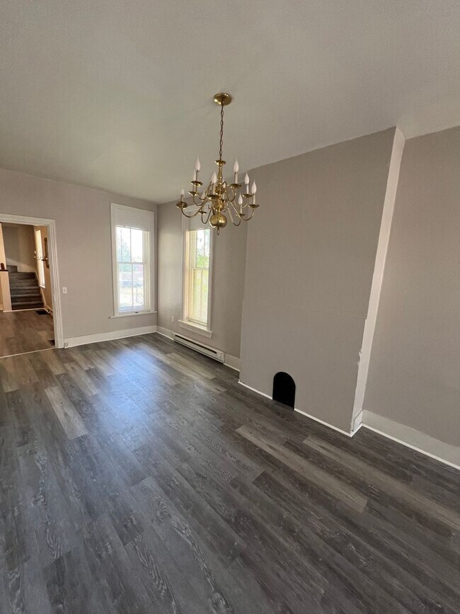 Foto del edificio - 4 Bedroom, 1 Bathroom home in Columbia!