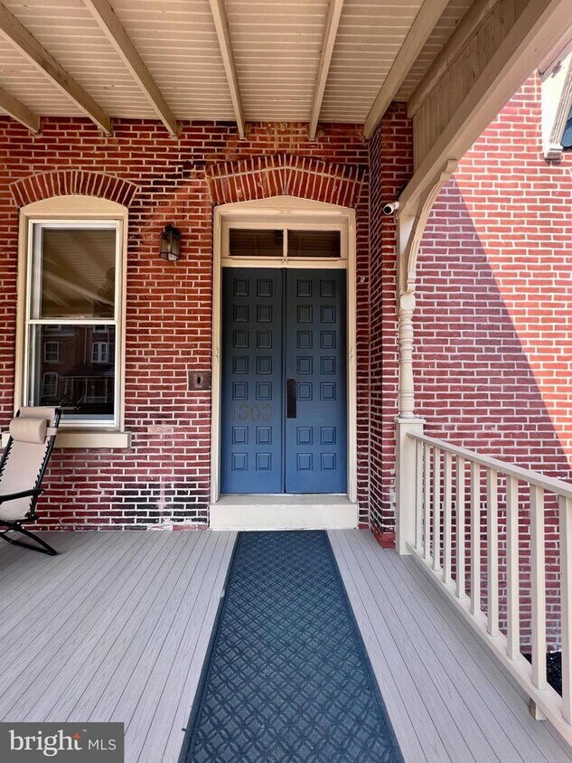 Primary Photo - 1303 W 13th St