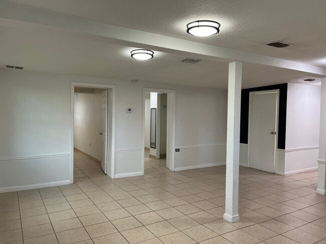 Building Photo - 3735 Highway 60 E Front Apt.