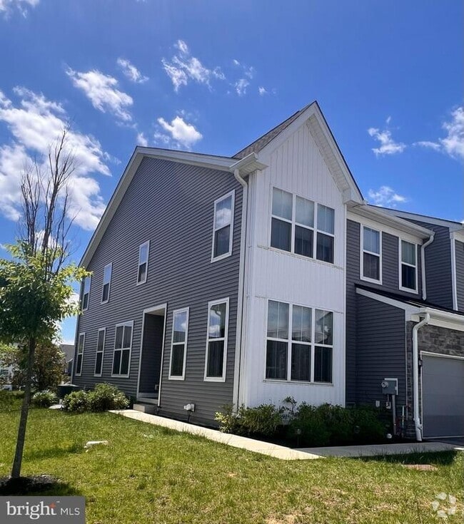 Building Photo - 130 Ginkgo Ln