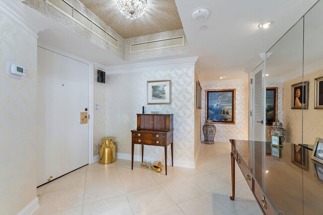 Foto del edificio - 100 Lakeshore Dr