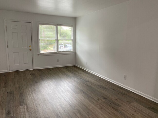 Building Photo - Adorable 2 Bedroom, 1 Bath in East Raleigh...