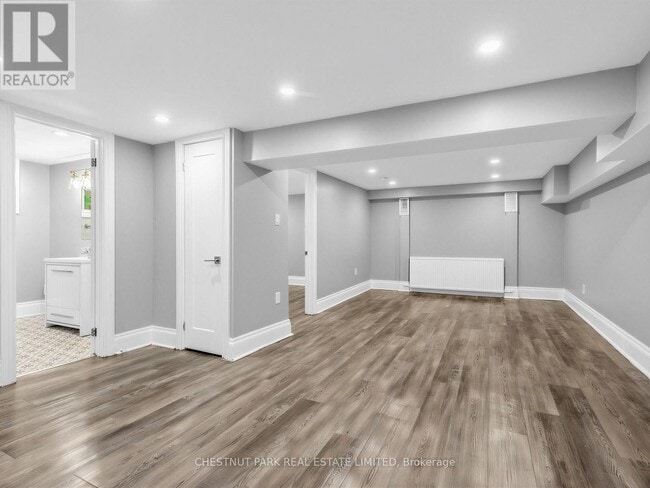 Building Photo - 1 Kingswood Rd