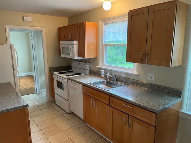 Building Photo - 85 Continental Dr