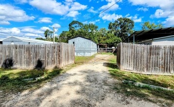 Building Photo - 2555 Lee Turner Rd