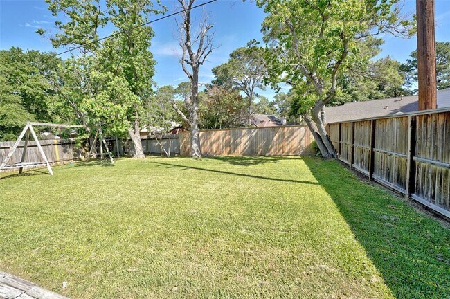 Building Photo - 16722 Maplemont Dr