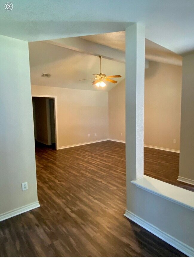 Foto del edificio - "Spacious 3-Bed, 2-Bath Retreat in College Station – Your Perfect Home Awaits!"
