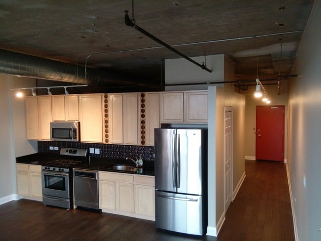 Building Photo - 1550 S Blue Island Ave