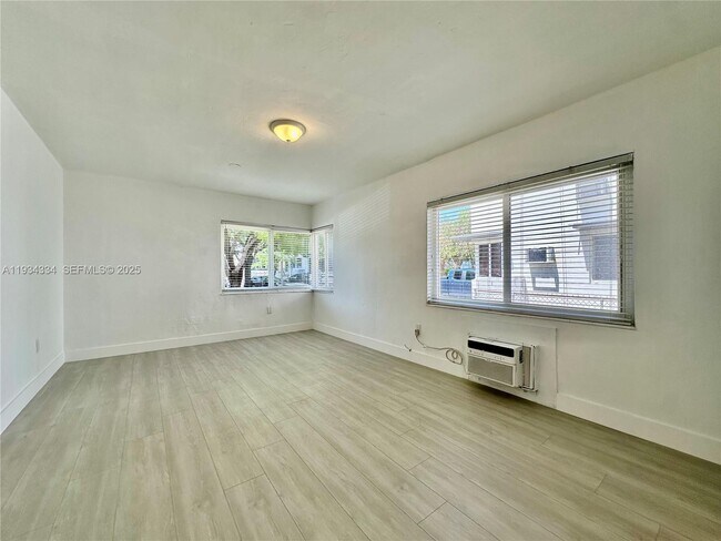 Foto del edificio - 955 Bay Dr