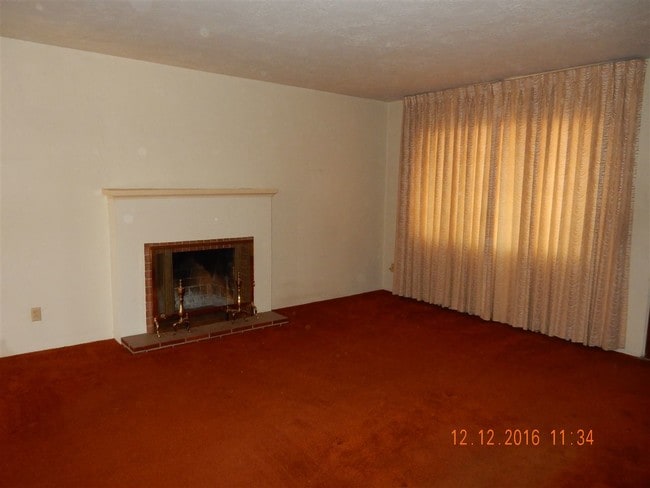 Building Photo - 3300 S Arizona Ave